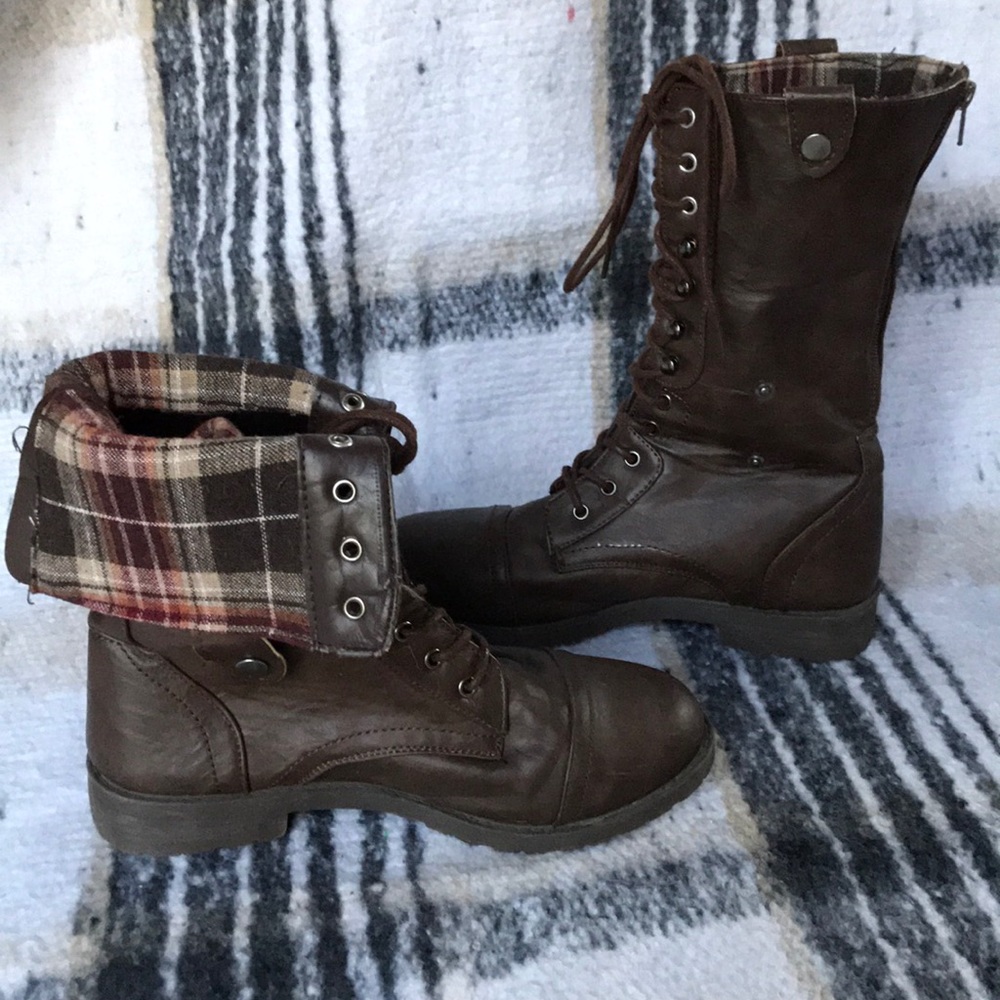 Mid-shin lace up boots